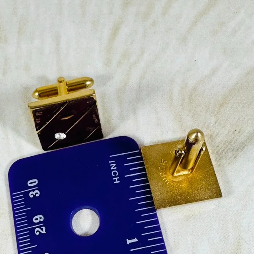 Mens Vintage SWANK gold square cufflinks with inset rhinestones.